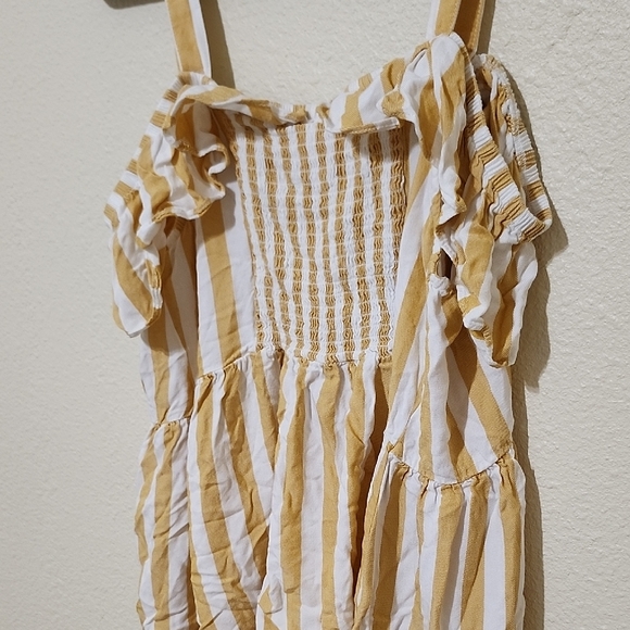 Isabel Maternity by Ingrid & Isabel Yellow and White Ruffled Sleeveless Tank Top - Picture 8 of 9